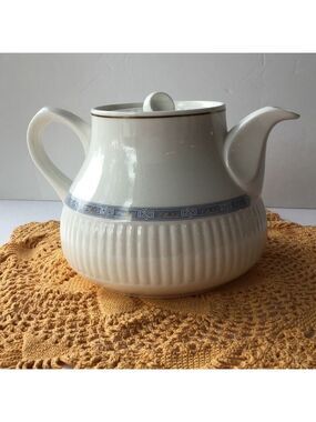 Wedgwood Insignia bone china teapot
